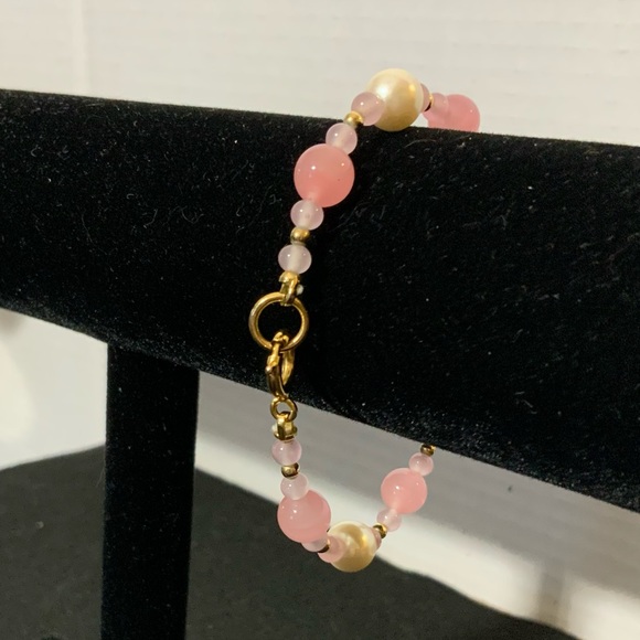 Beaded Bracelet Pink Gemstone and Imitation Pearls with Gold Tone Bead Spacers - Picture 4 of 13